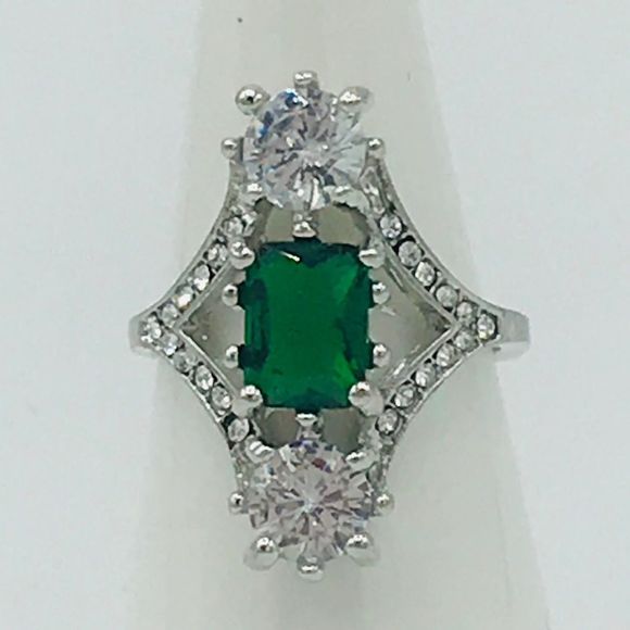 FAUX EMERALD & DIAMOND COCKTAIL RING - Picture 5 of 5